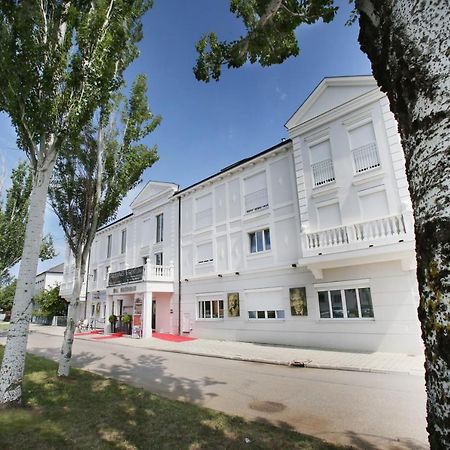 25H Spa-Residenz Best Sleep Privat Garden & Pools 네우시에들암시 외부 사진