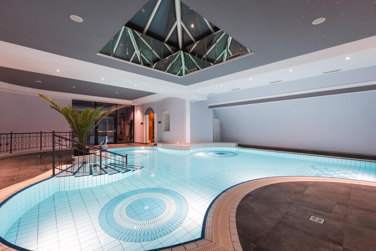 25H Spa-Residenz Best Sleep Privat Garden & Pools 네우시에들암시 외부 사진
