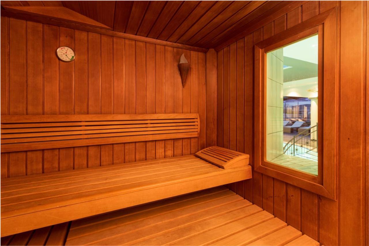 25H Spa-Residenz Best Sleep Privat Garden & Pools 네우시에들암시 외부 사진