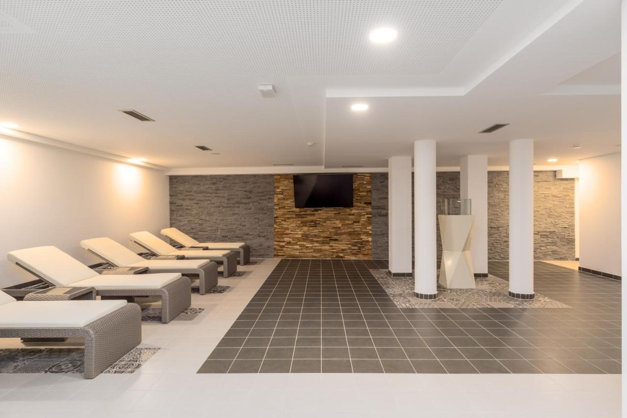 25H Spa-Residenz Best Sleep Privat Garden & Pools 네우시에들암시 외부 사진