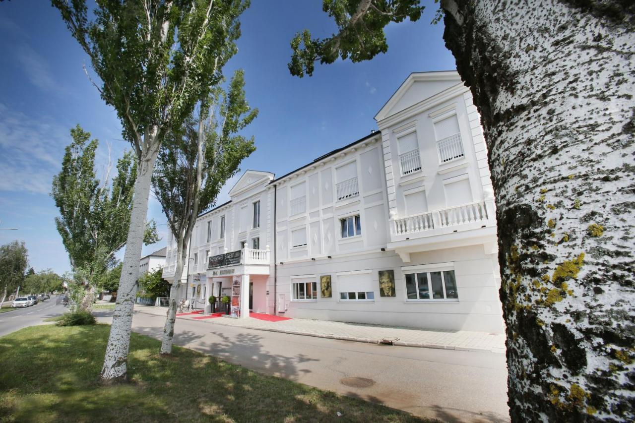 25H Spa-Residenz Best Sleep Privat Garden & Pools 네우시에들암시 외부 사진
