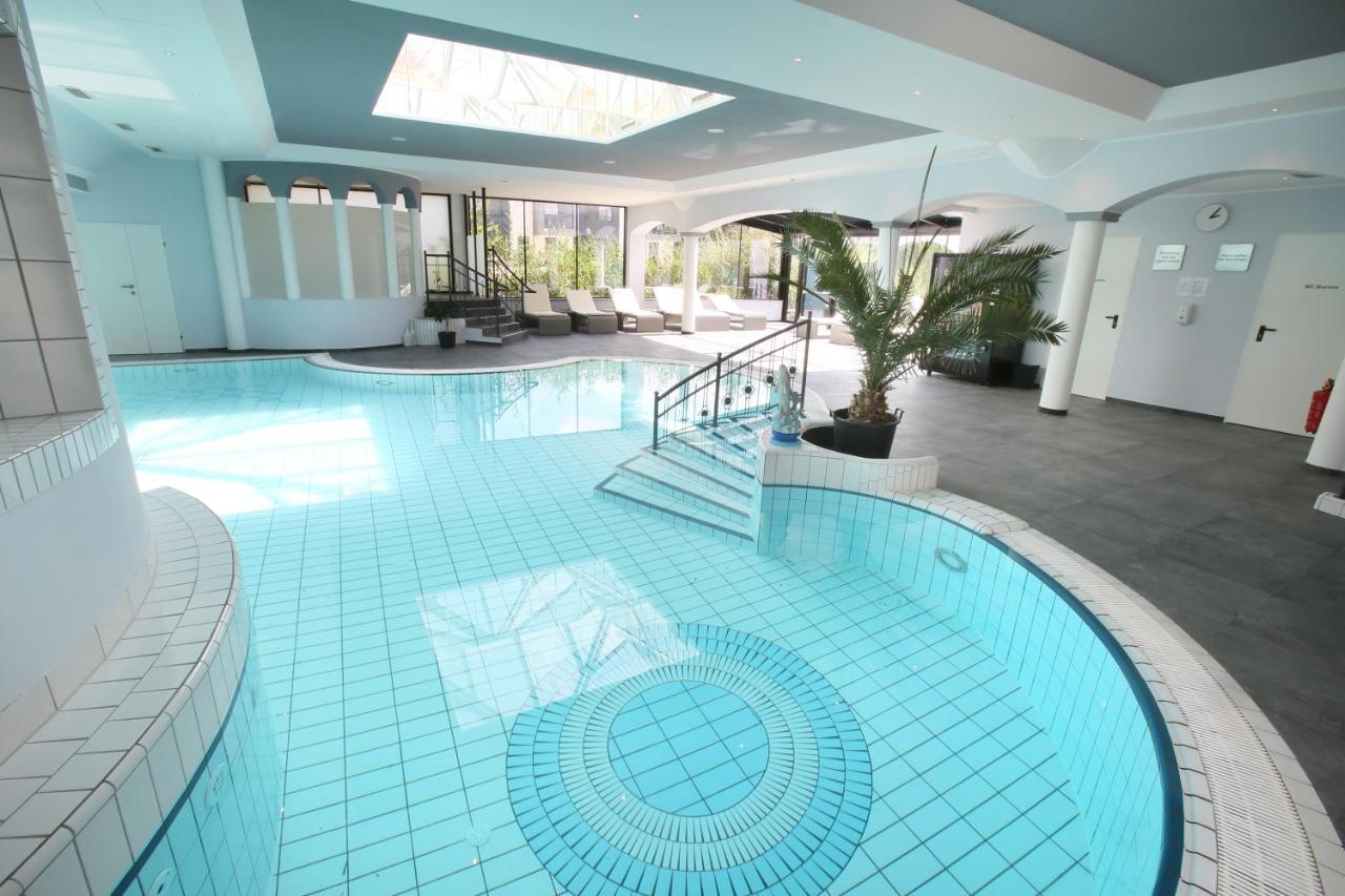 25H Spa-Residenz Best Sleep Privat Garden & Pools 네우시에들암시 외부 사진