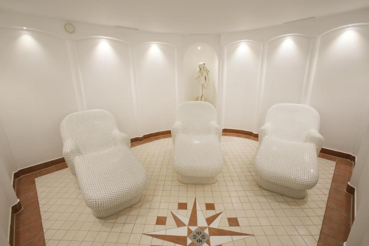 25H Spa-Residenz Best Sleep Privat Garden & Pools 네우시에들암시 외부 사진