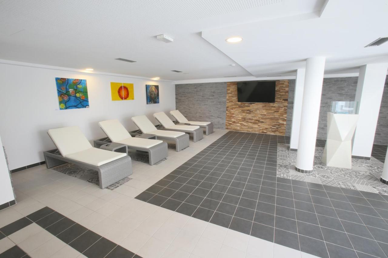 25H Spa-Residenz Best Sleep Privat Garden & Pools 네우시에들암시 외부 사진