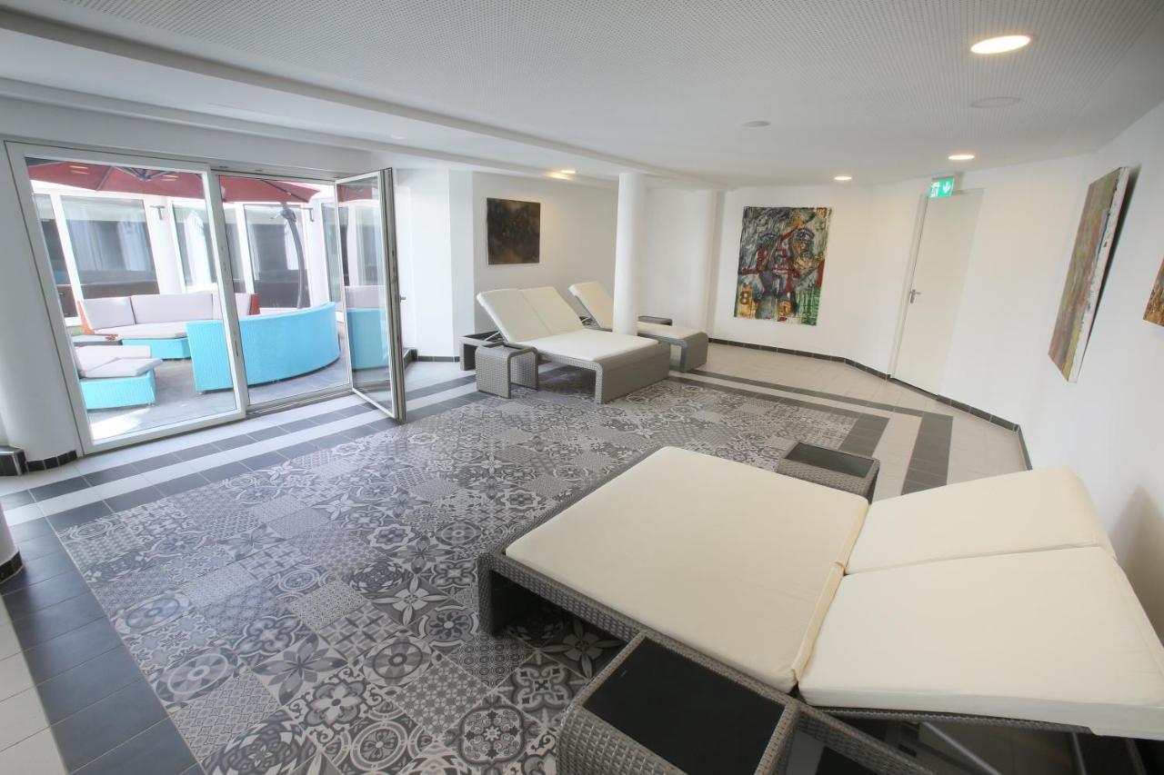 25H Spa-Residenz Best Sleep Privat Garden & Pools 네우시에들암시 외부 사진